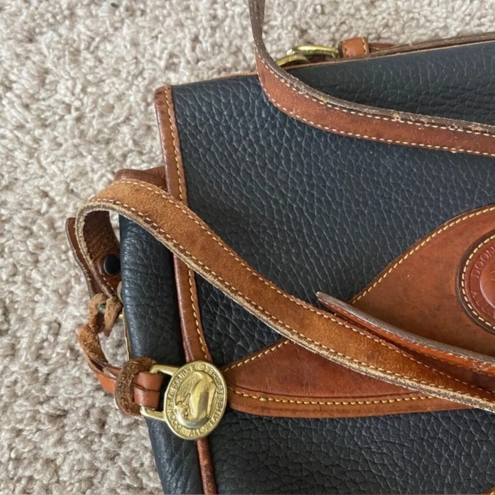 Vintage 90s Dooney & Bourke Leather Classic Chic Crossbody Bag